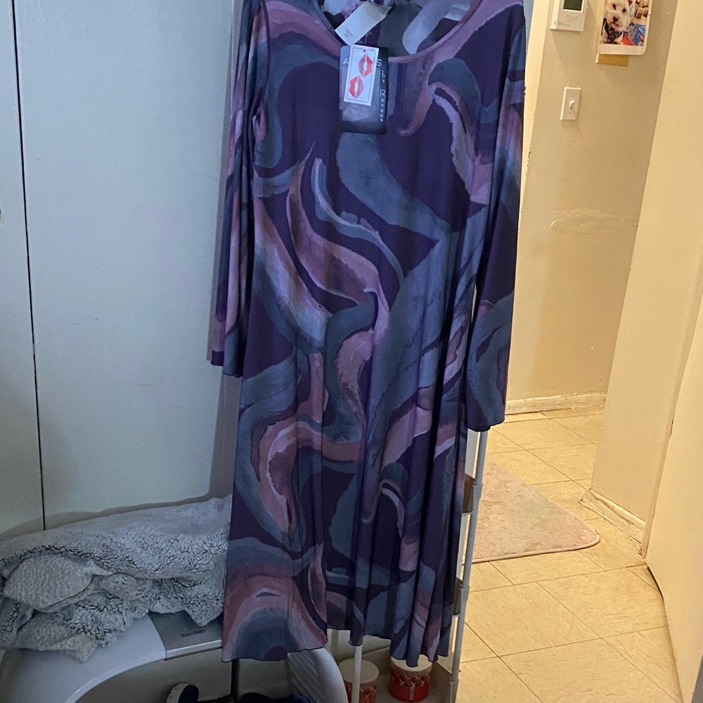 Elegant Long Sleeve Dress with Swirl Pattern reversible dress